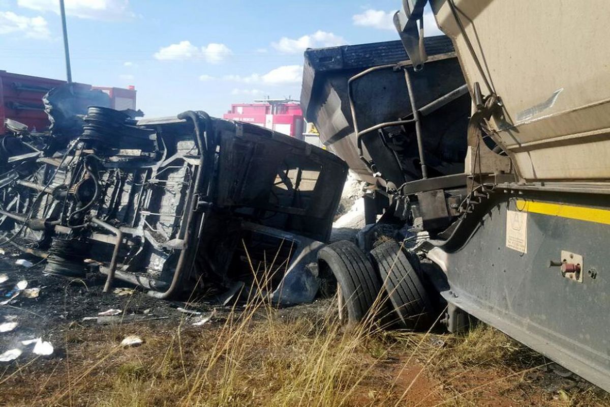 21 نفر در یک تصادف جاده ای در آفریقای جنوبی جان باختند